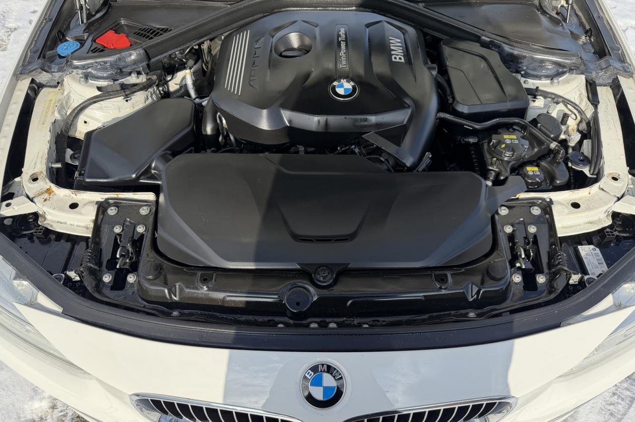 2017 BMW 3 Series 330i xDrive Sedan Photo