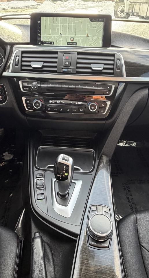 2017 BMW 3 Series 330i xDrive Sedan Photo