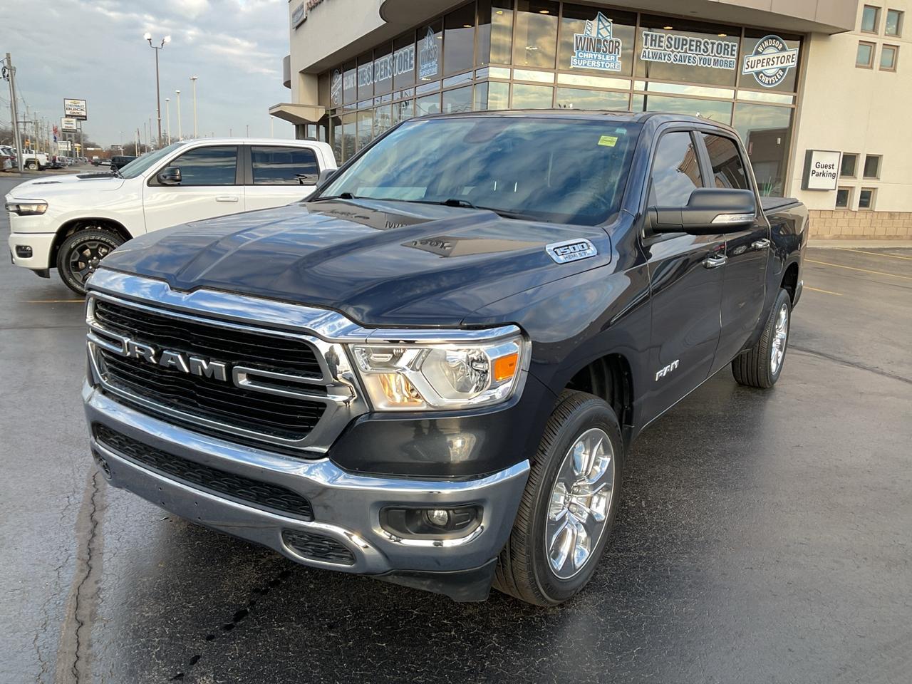 2019 RAM 1500 Crew Cab BIG HORN LVL 1 / V8 / NAV / ANDROID APPLE CARPLAY Photo