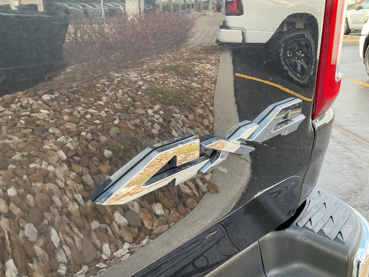 2019 RAM 1500 Crew Cab BIG HORN LVL 1 / V8 / NAV / ANDROID APPLE CARPLAY Photo