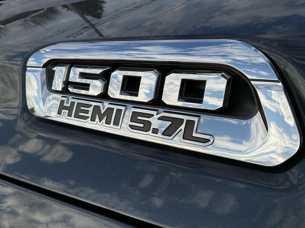 2019 RAM 1500 Crew Cab BIG HORN LVL 1 / V8 / NAV / ANDROID APPLE CARPLAY Photo