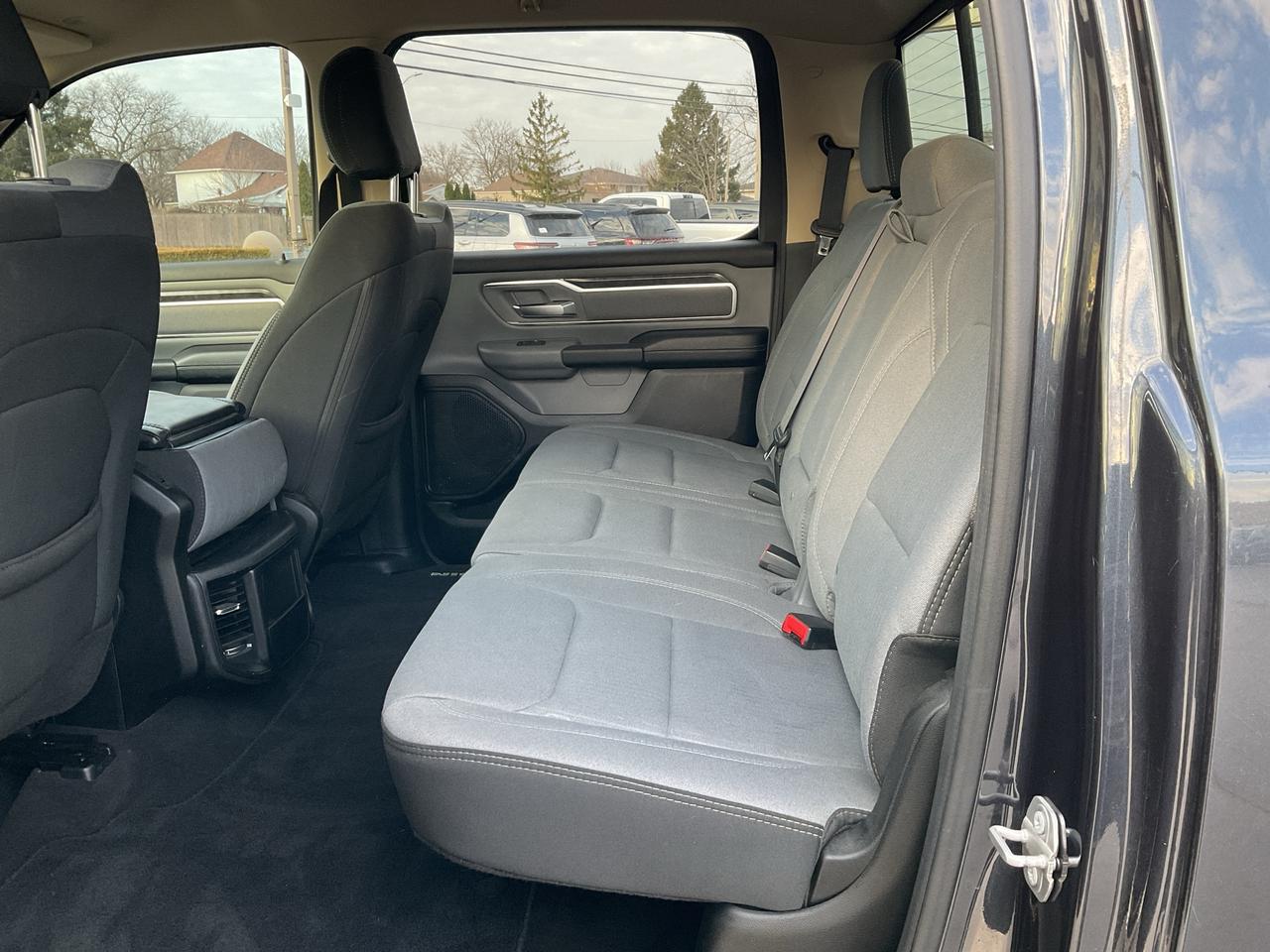 2019 RAM 1500 Crew Cab BIG HORN LVL 1 / V8 / NAV / ANDROID APPLE CARPLAY Photo