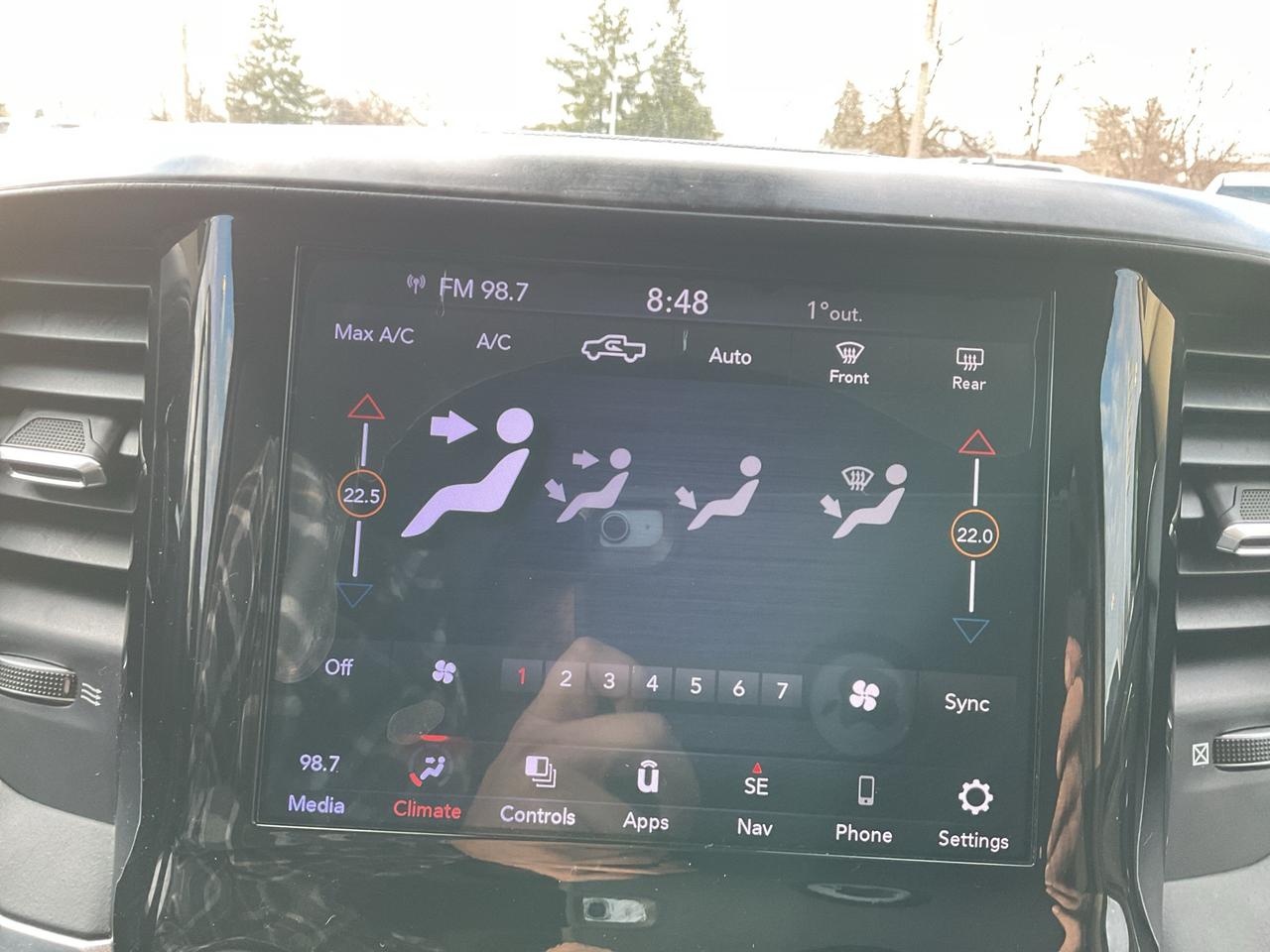 2019 RAM 1500 Crew Cab BIG HORN LVL 1 / V8 / NAV / ANDROID APPLE CARPLAY Photo