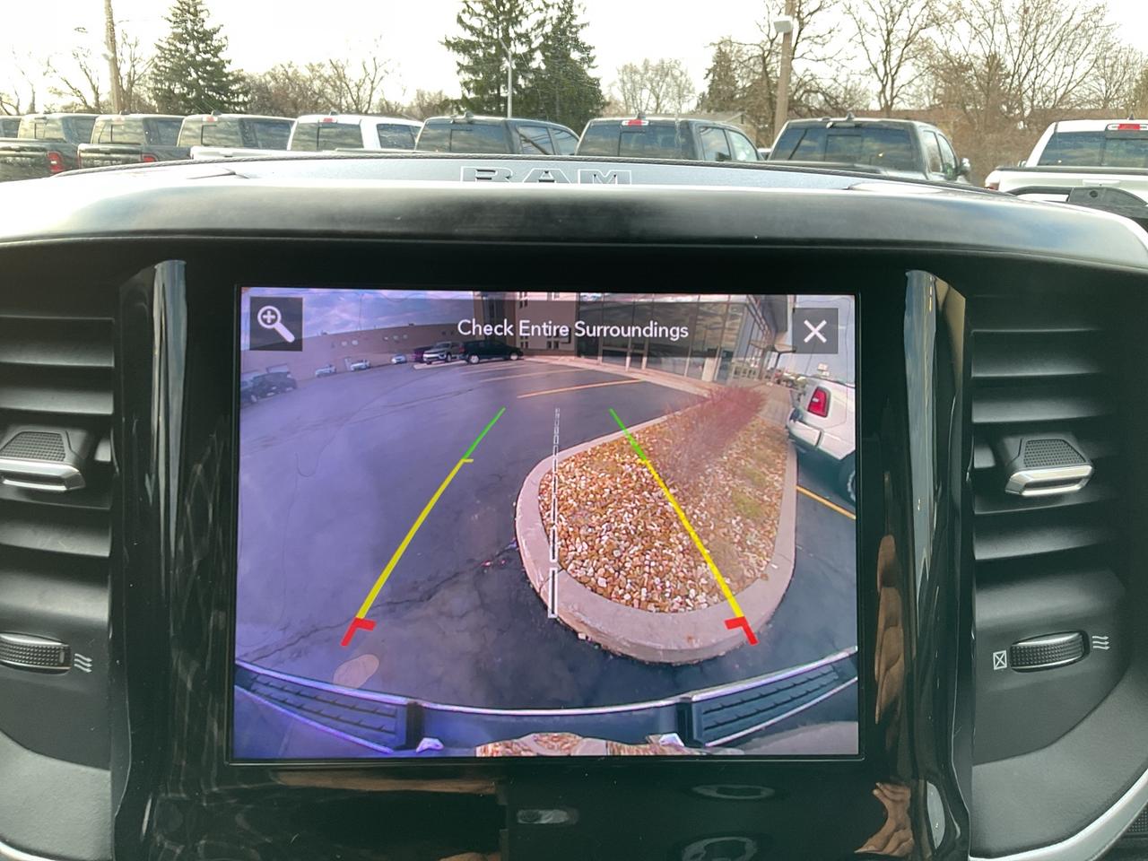 2019 RAM 1500 Crew Cab BIG HORN LVL 1 / V8 / NAV / ANDROID APPLE CARPLAY Photo