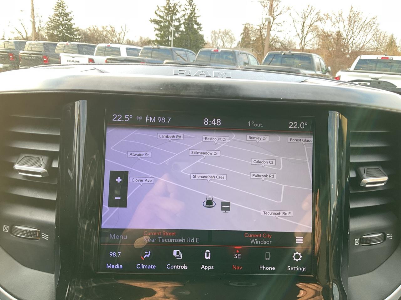 2019 RAM 1500 Crew Cab BIG HORN LVL 1 / V8 / NAV / ANDROID APPLE CARPLAY Photo