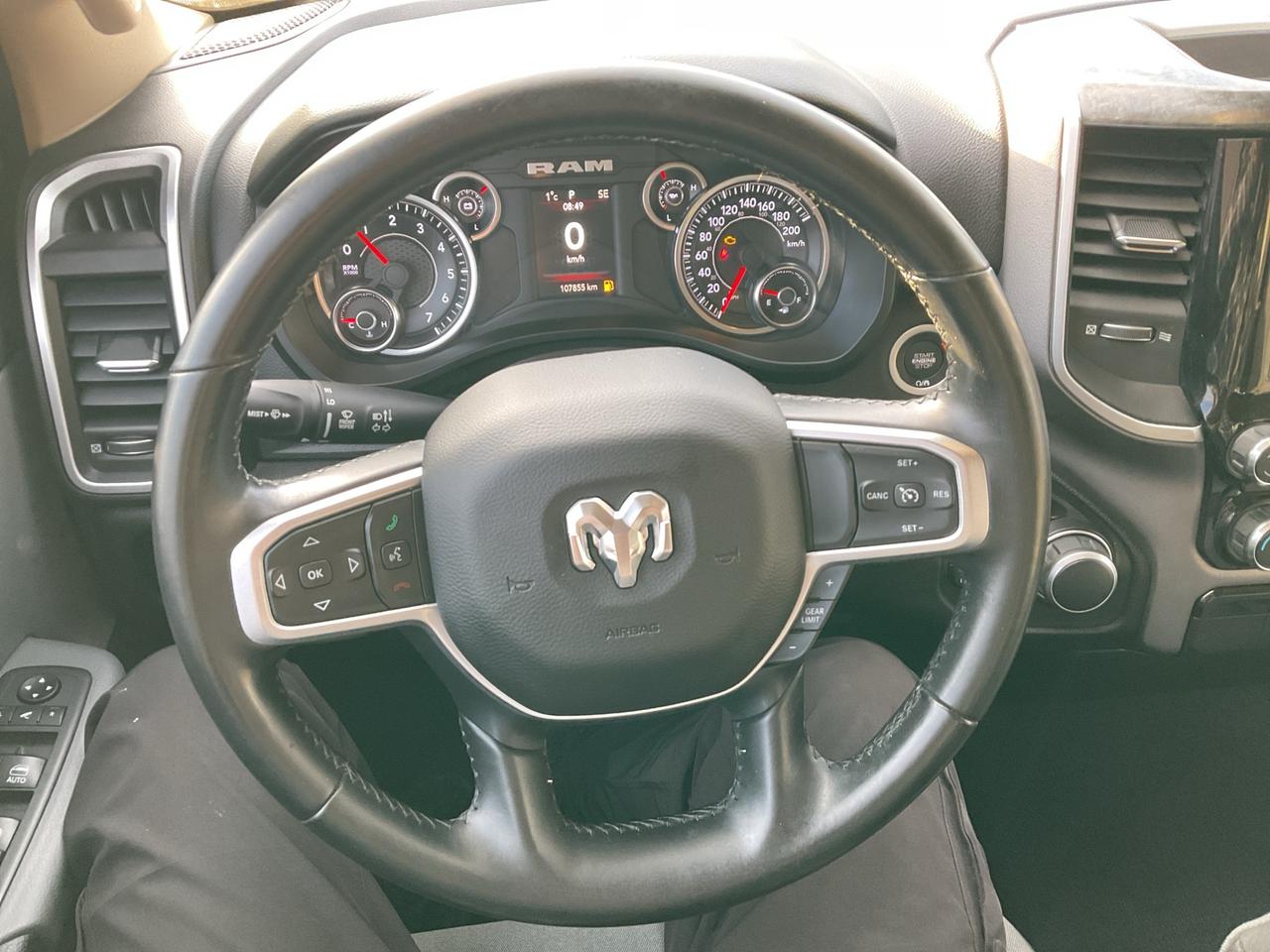 2019 RAM 1500 Crew Cab BIG HORN LVL 1 / V8 / NAV / ANDROID APPLE CARPLAY Photo