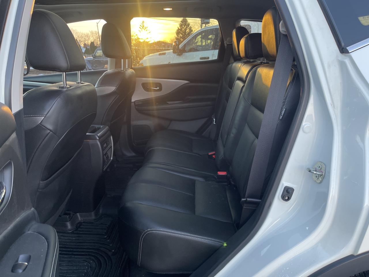 2019 Nissan Murano LEATHER / SUNROOF / HTD SEATS / AWD / V6 Photo