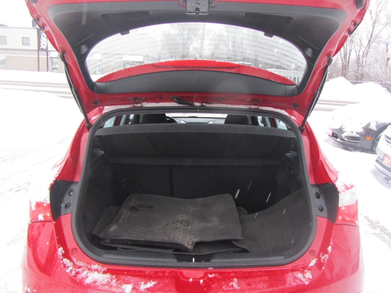 2013 Hyundai Elantra GT 5dr HB Man GLS *Ltd Avail* Photo