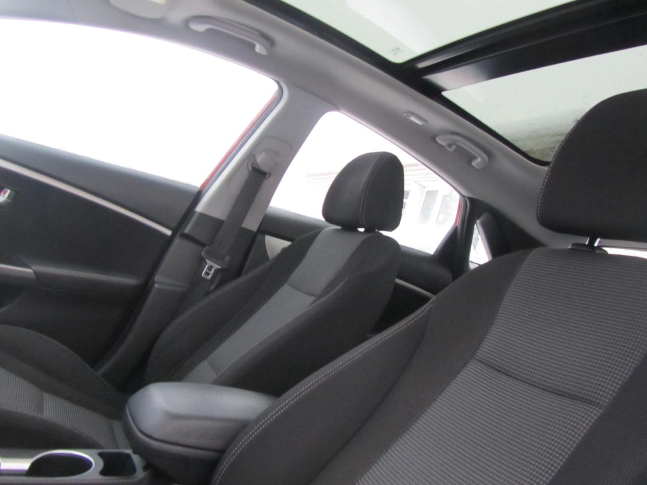 2013 Hyundai Elantra GT 5dr HB Man GLS *Ltd Avail* Photo