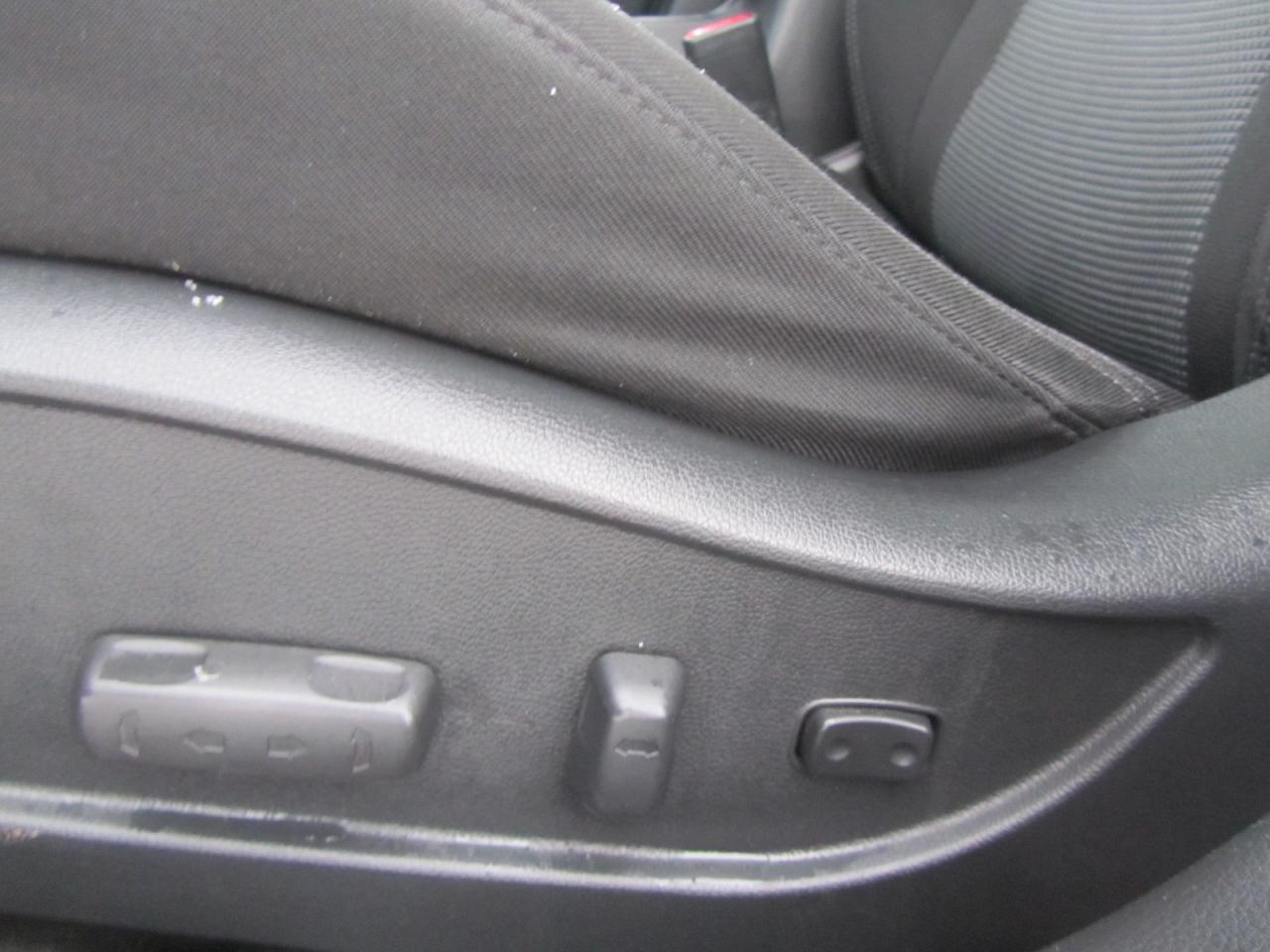 2013 Hyundai Elantra GT 5dr HB Man GLS *Ltd Avail* Photo