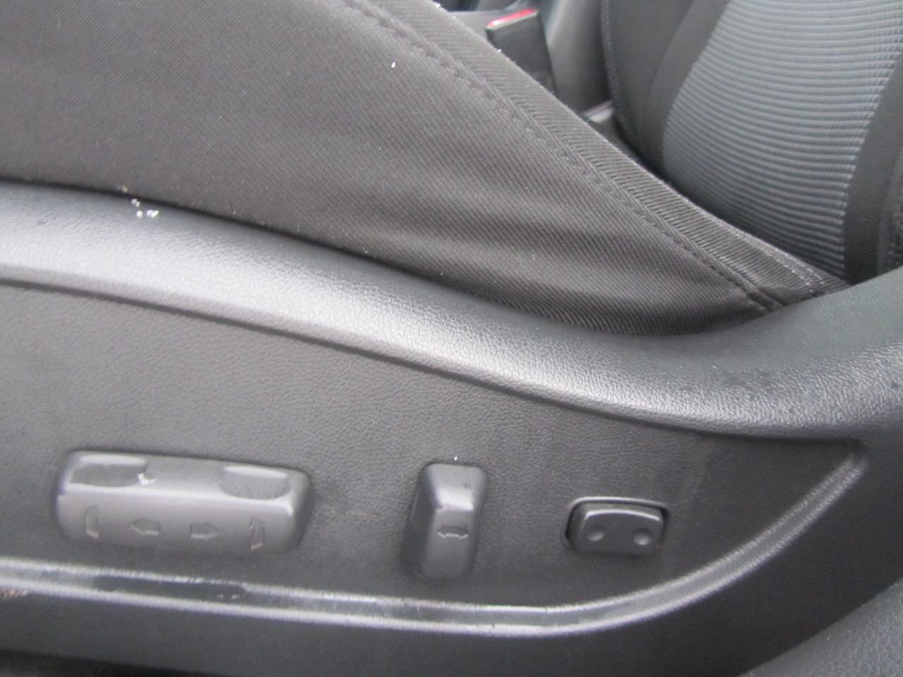 2013 Hyundai Elantra GT 5dr HB Man GLS *Ltd Avail* Photo