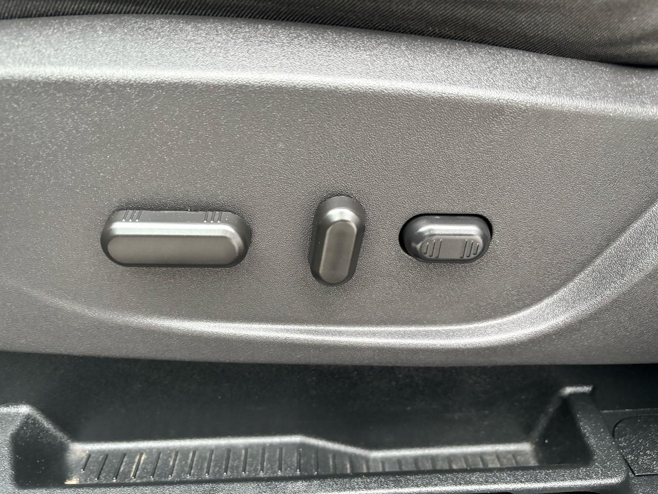 2018 Ford Escape SE ** BSM, LDW, ADAPT CRUISE ** Photo