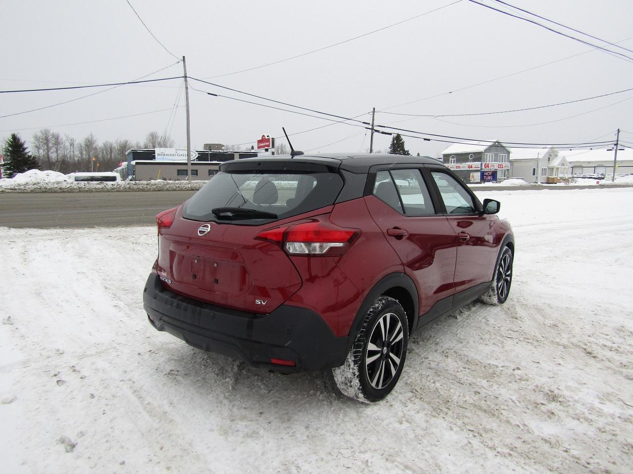 2020 Nissan Kicks SV Photo4