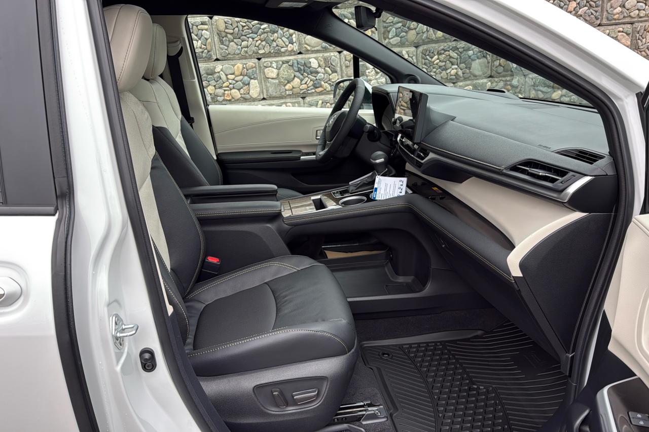 2026 Toyota Sienna Limited Platinum Photo