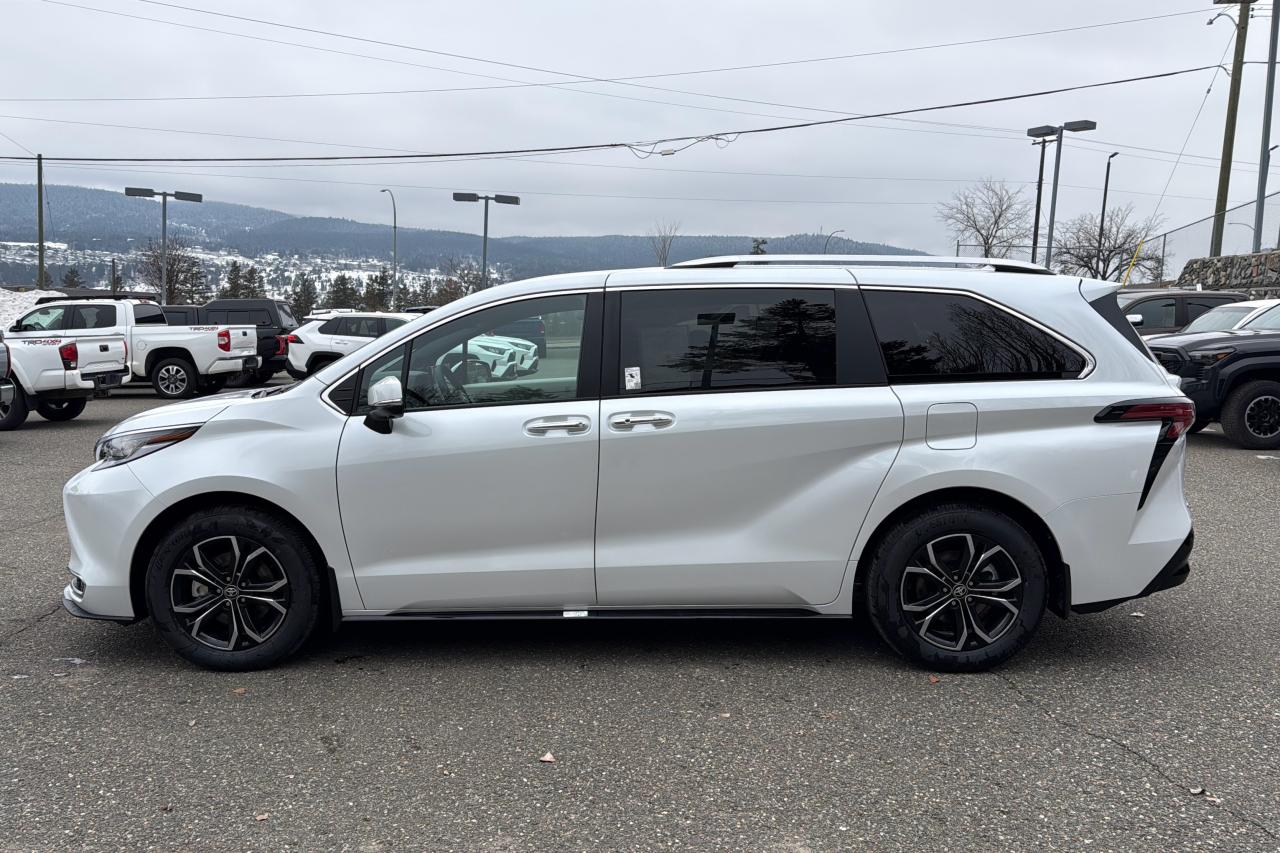 2026 Toyota Sienna Limited Platinum Photo