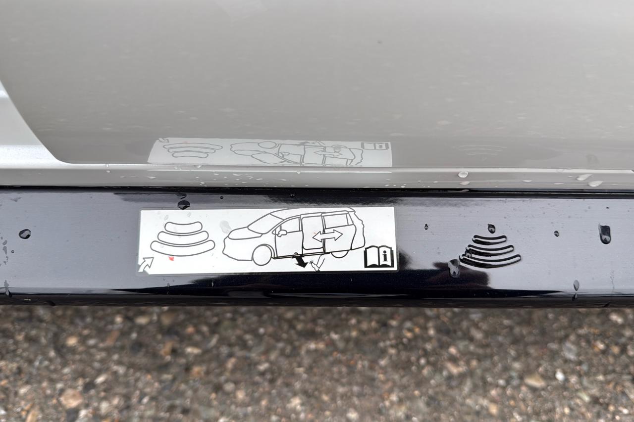 2026 Toyota Sienna Limited Platinum Photo