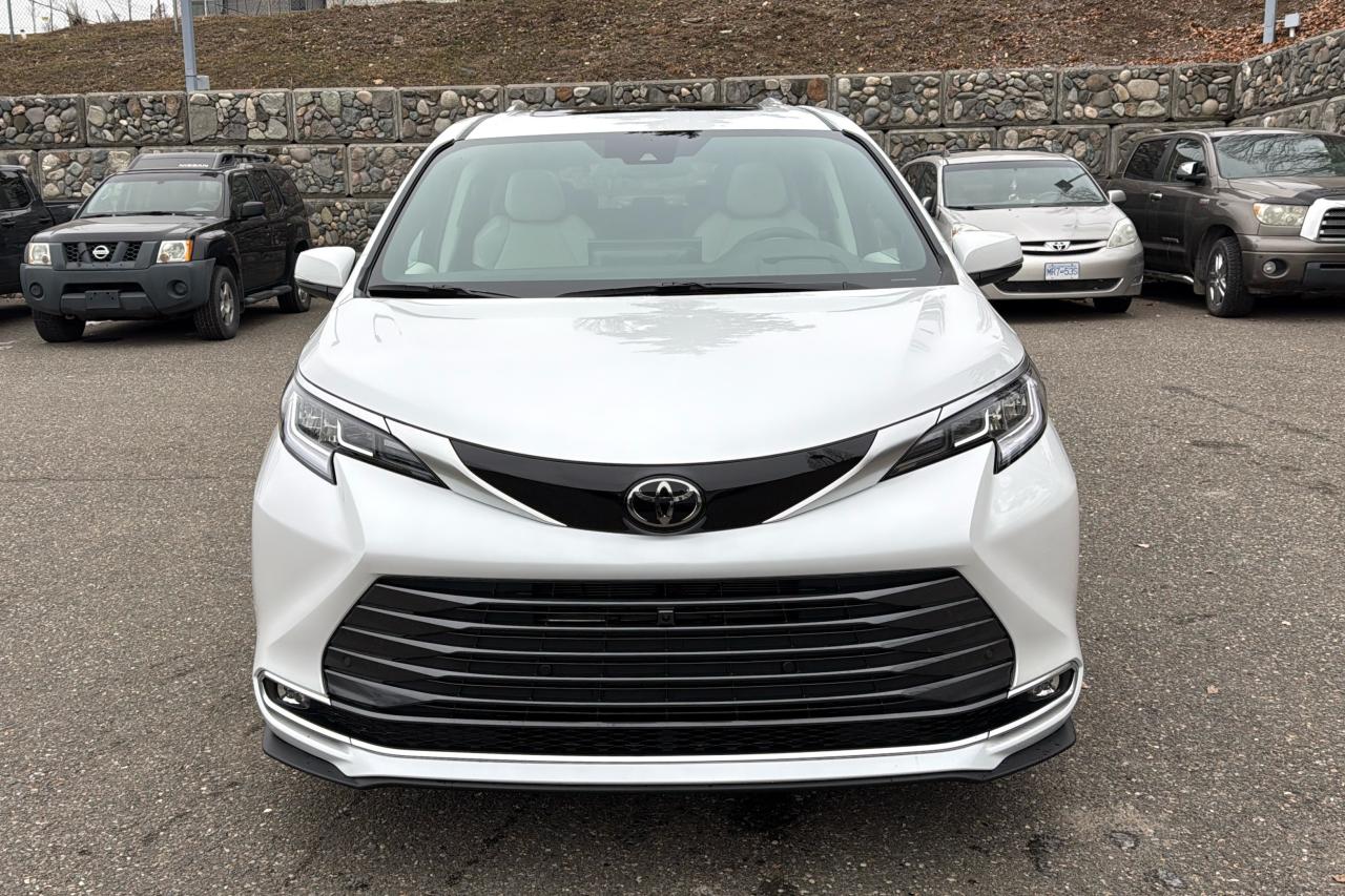 2026 Toyota Sienna Limited Platinum Photo1