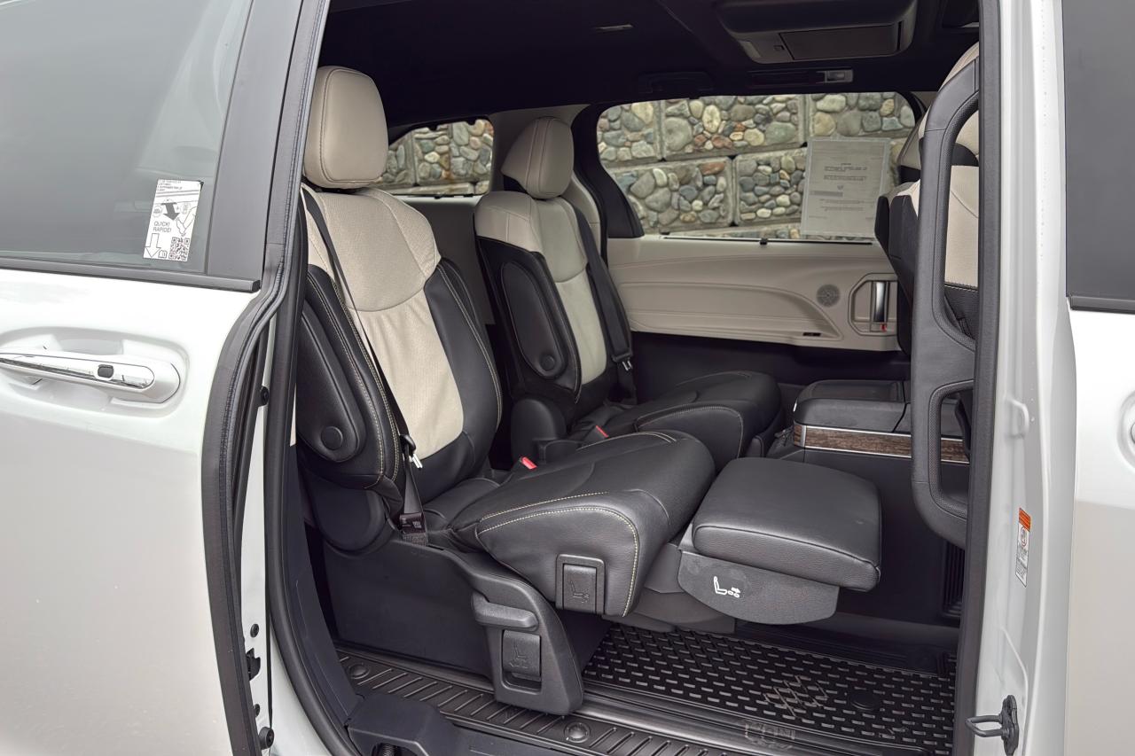 2026 Toyota Sienna Limited Platinum Photo
