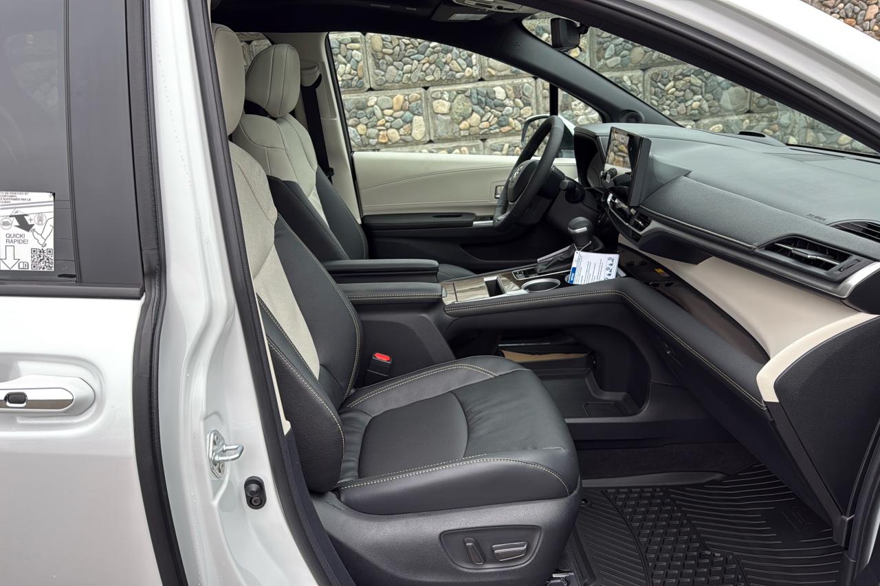 2026 Toyota Sienna Limited Platinum Photo