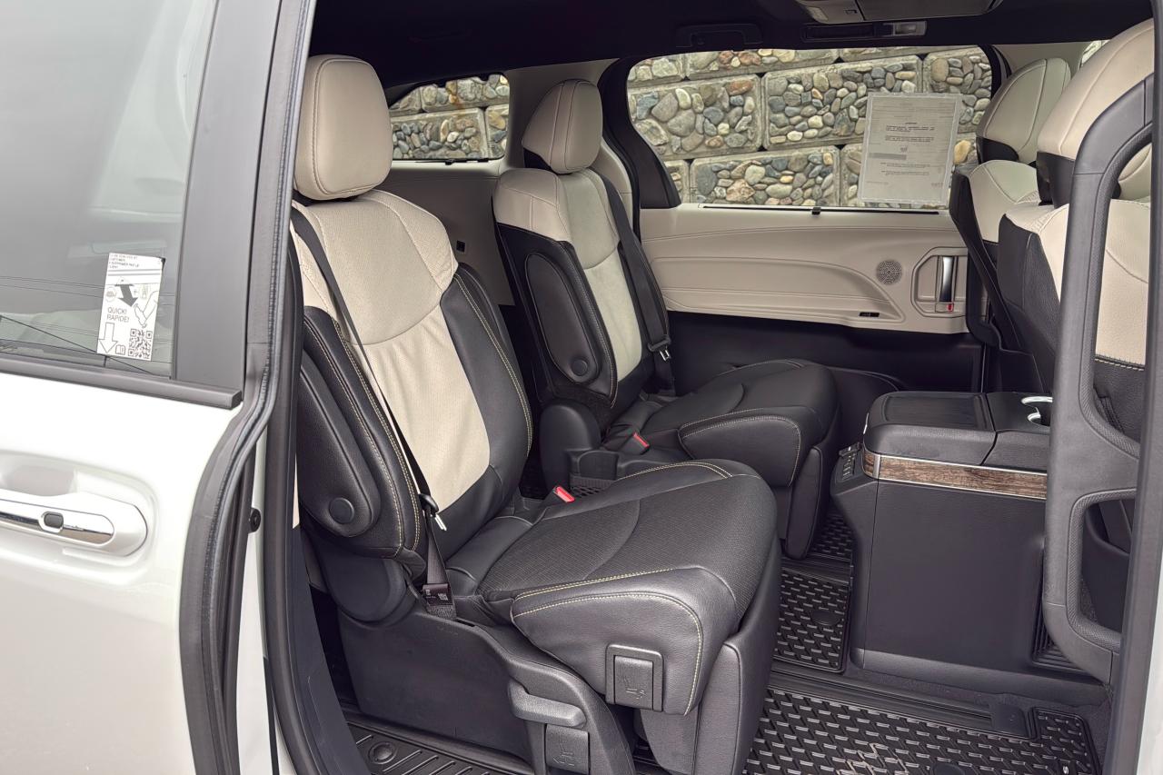 2026 Toyota Sienna Limited Platinum Photo