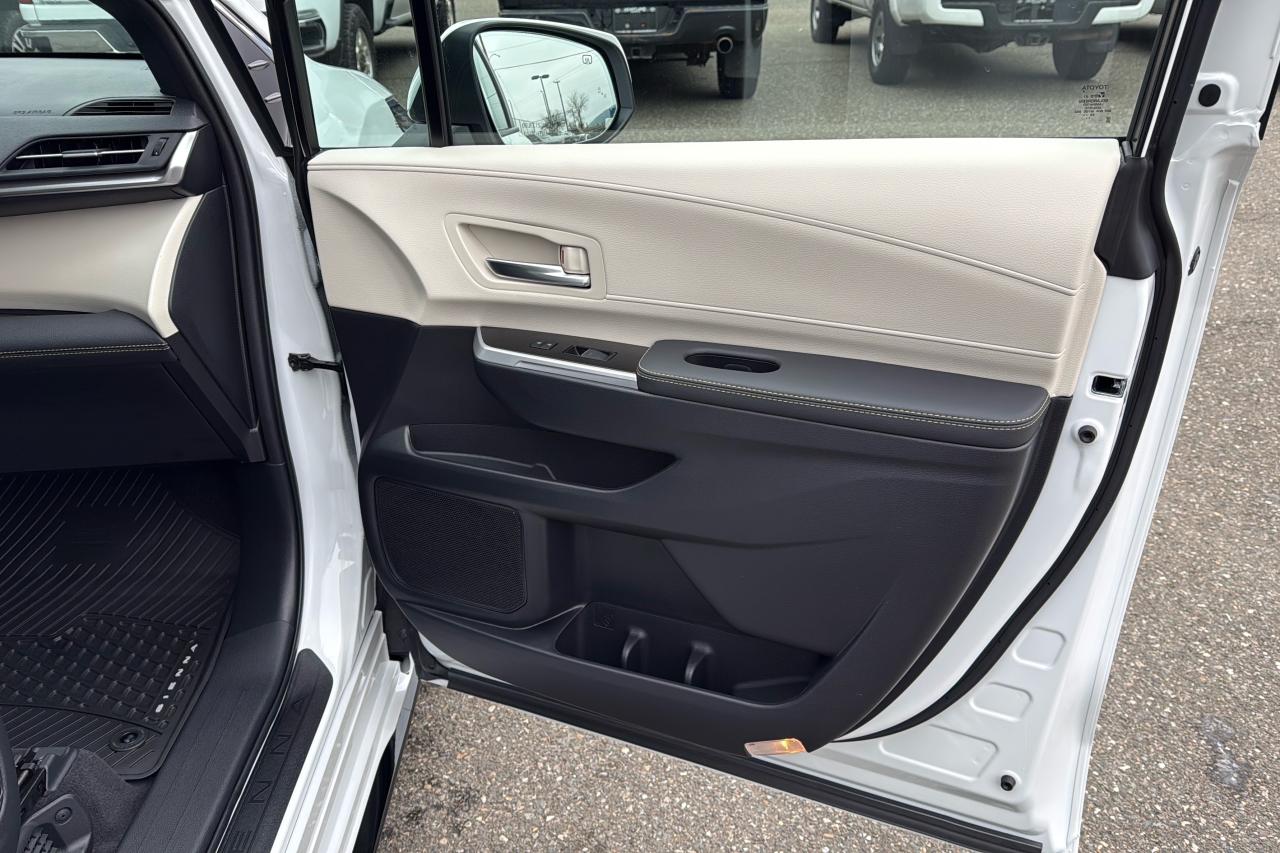 2026 Toyota Sienna Limited Platinum Photo