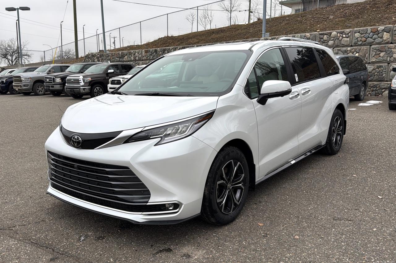 2026 Toyota Sienna Limited Platinum Photo2
