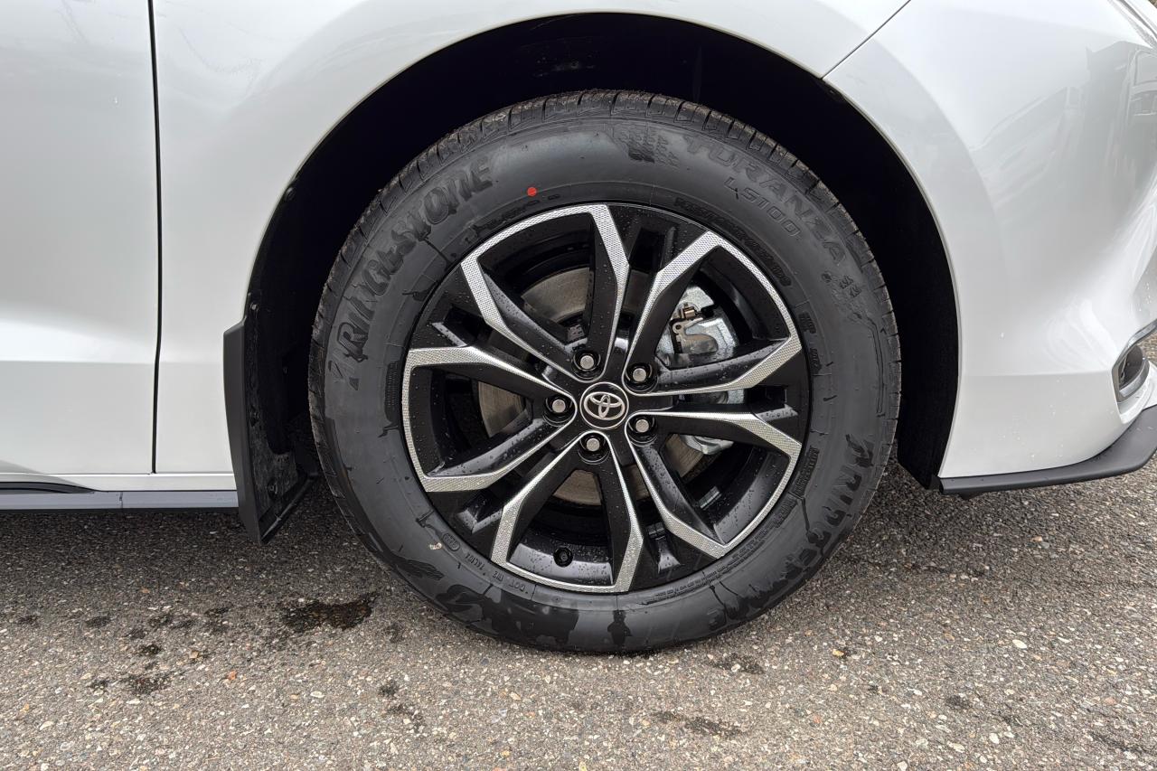 2026 Toyota Sienna Limited Platinum Photo