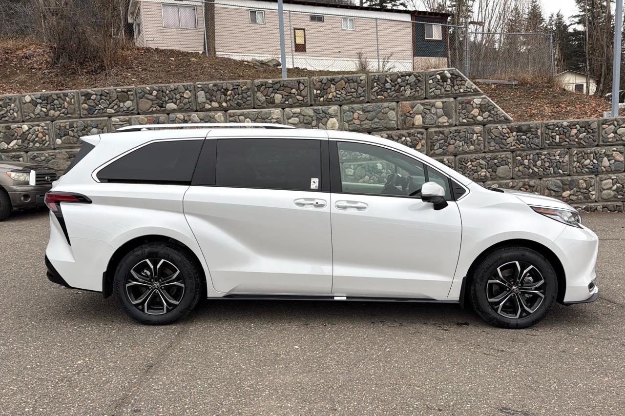 2026 Toyota Sienna Limited Platinum Photo