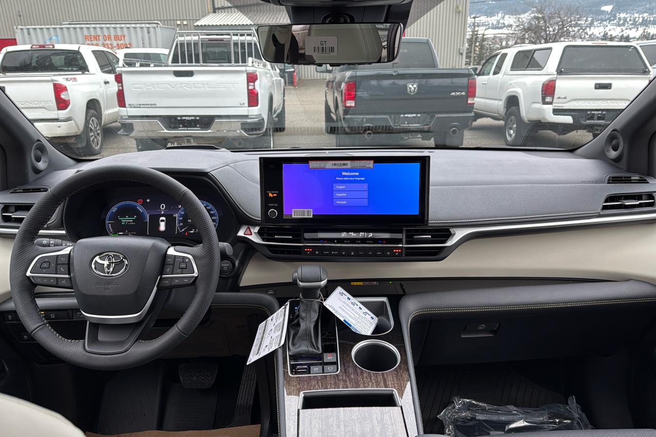 2026 Toyota Sienna Limited Platinum Photo