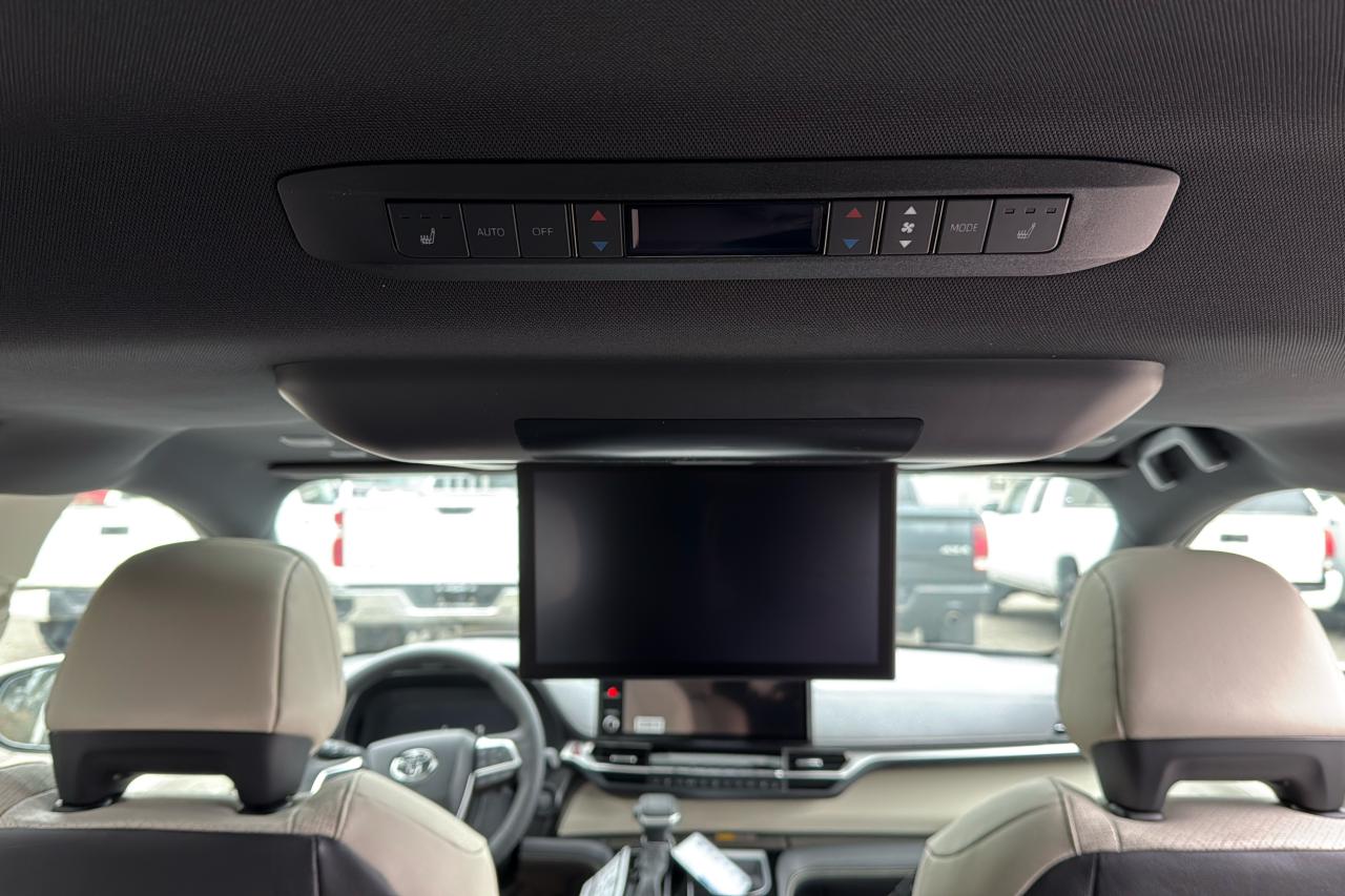 2026 Toyota Sienna Limited Platinum Photo