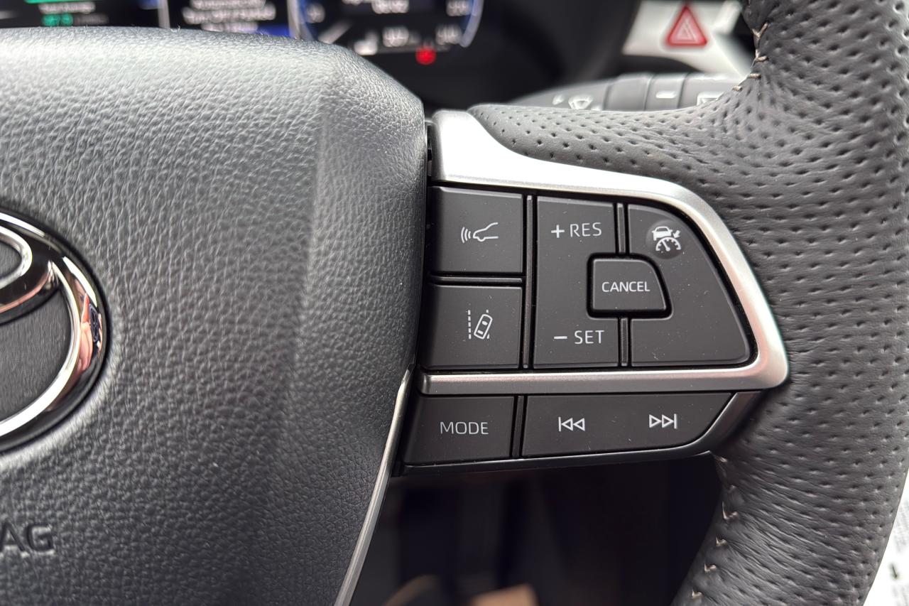 2026 Toyota Sienna Limited Platinum Photo