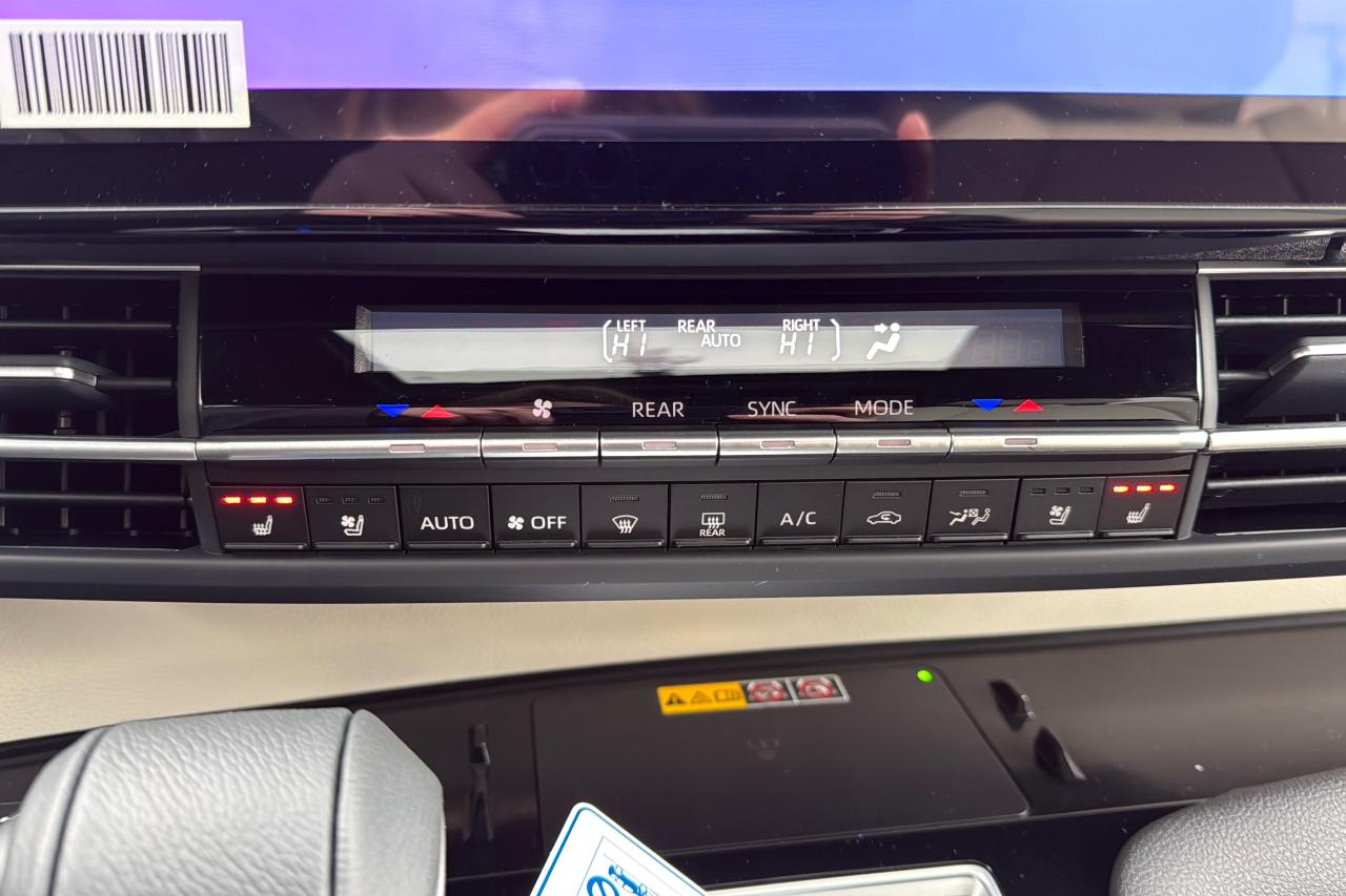 2026 Toyota Sienna Limited Platinum Photo