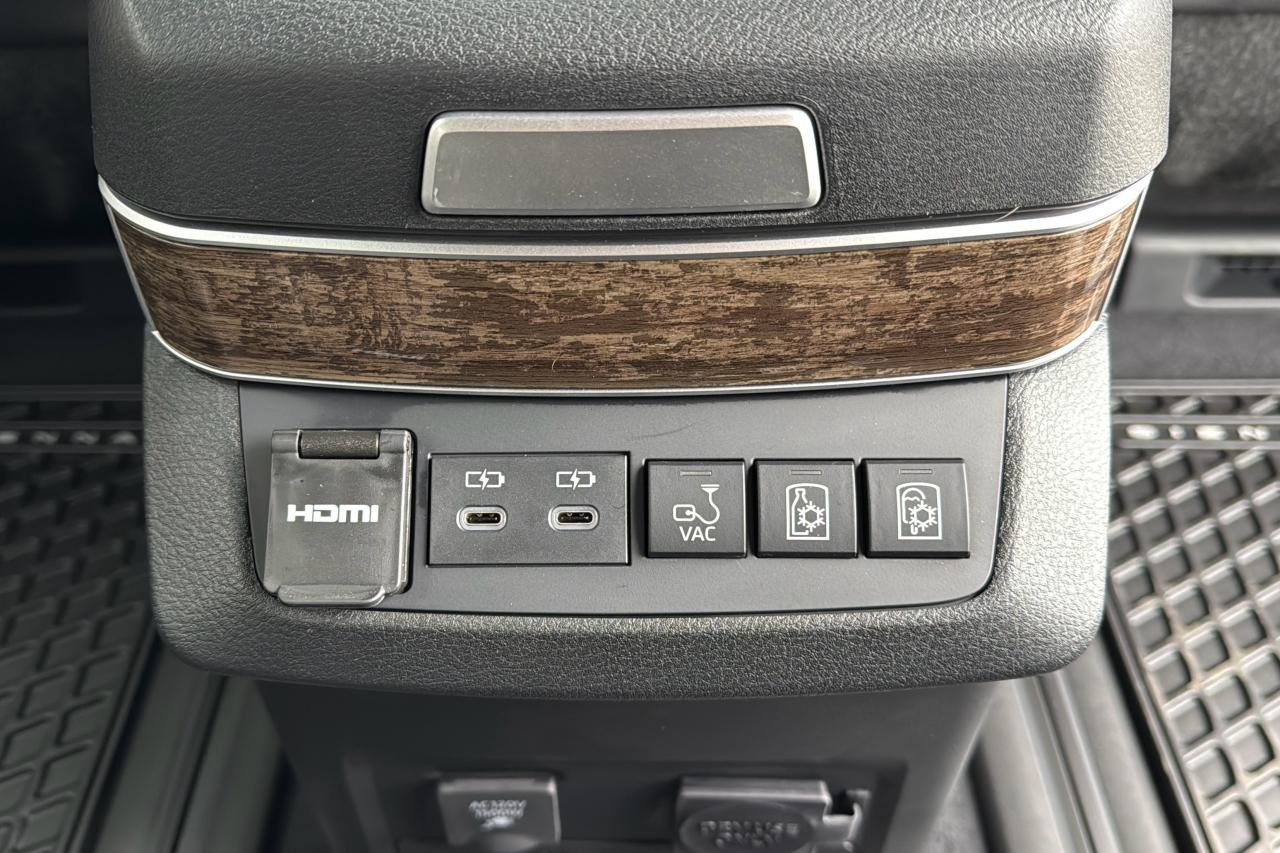 2026 Toyota Sienna Limited Platinum Photo