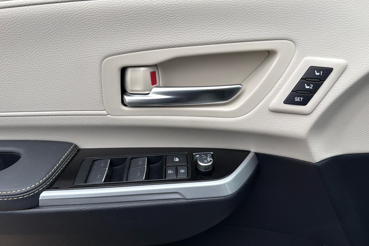 2026 Toyota Sienna Limited Platinum Photo