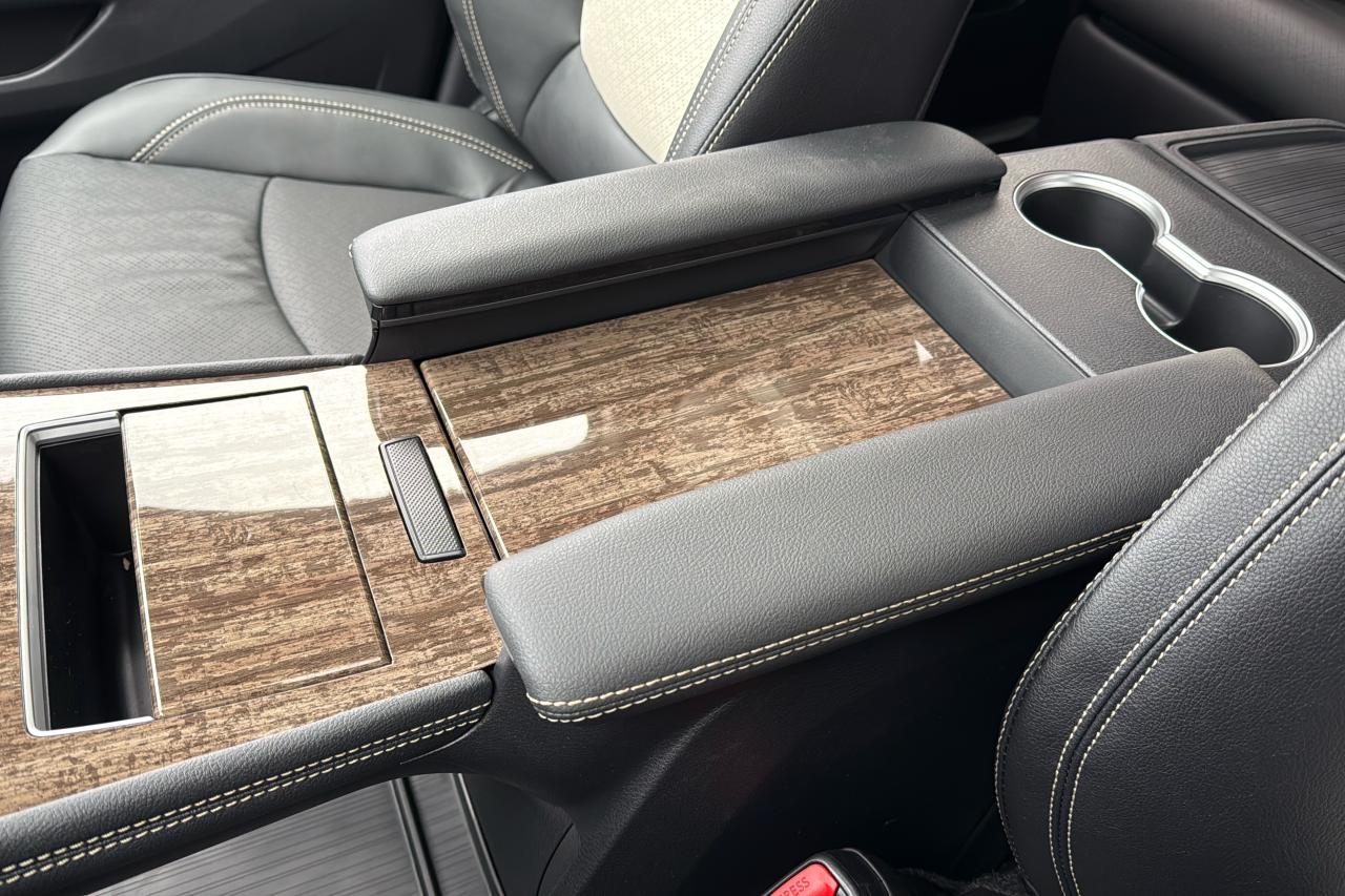 2026 Toyota Sienna Limited Platinum Photo