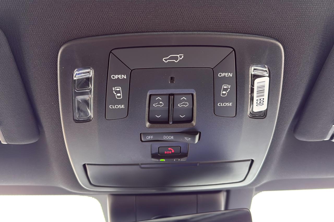 2026 Toyota Sienna Limited Platinum Photo