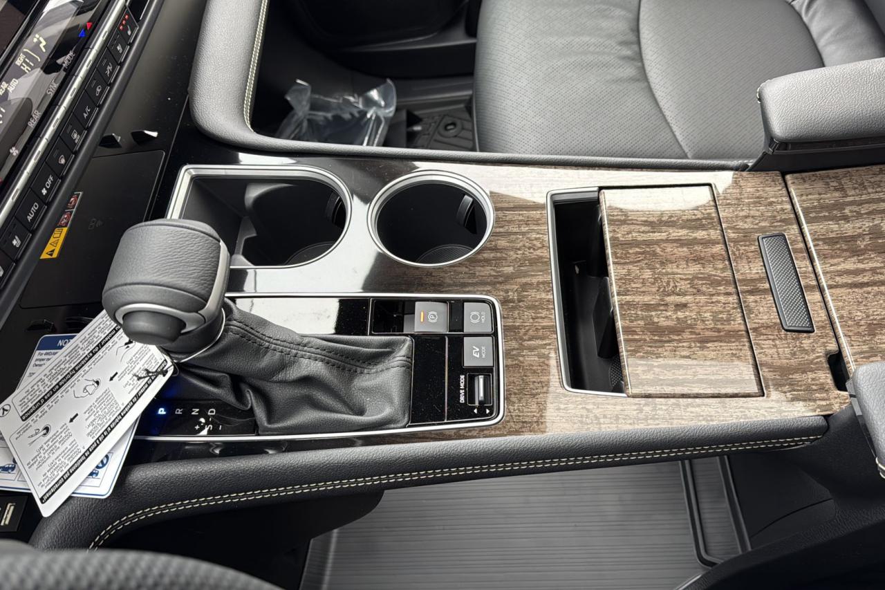 2026 Toyota Sienna Limited Platinum Photo