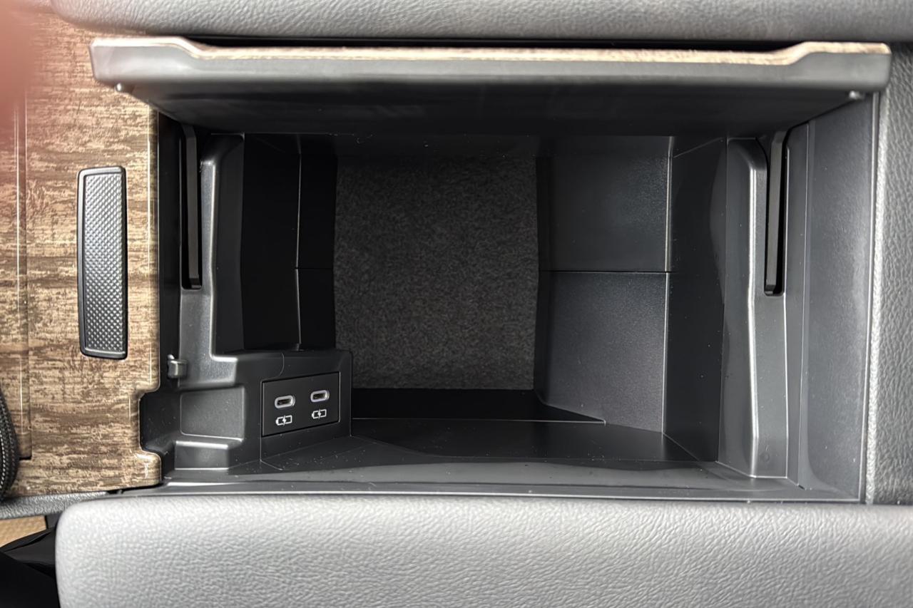 2026 Toyota Sienna Limited Platinum Photo