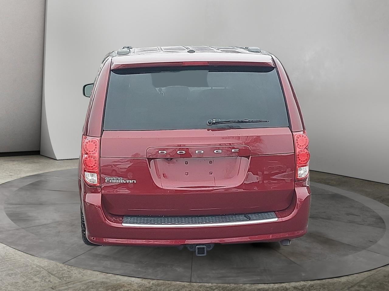 2019 Dodge Grand Caravan SXT Premium Plus Photo2