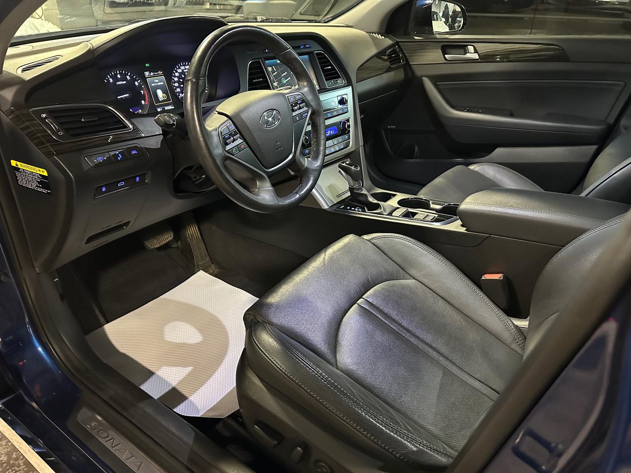 2016 Hyundai Sonata 2.4L PANORAMIC  SUNROOF | LIMITIED | LANE ASSIST Photo