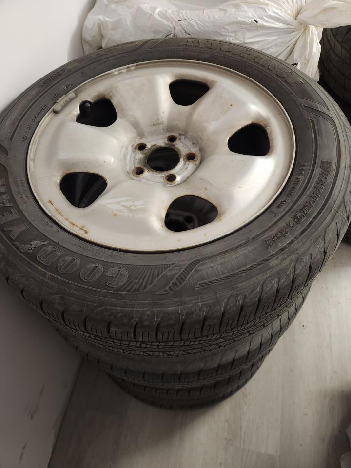 2015 Jeep Cherokee Sport 2 SETS OF TIRES H-TED SEATS GOOD ON GAS Photo