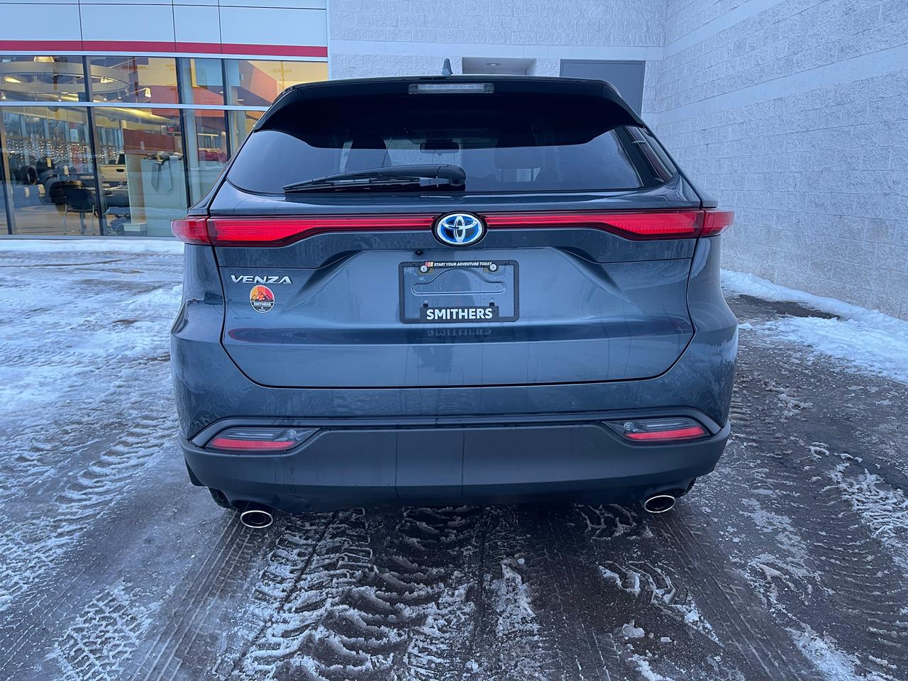 2024 Toyota Venza LE Photo4