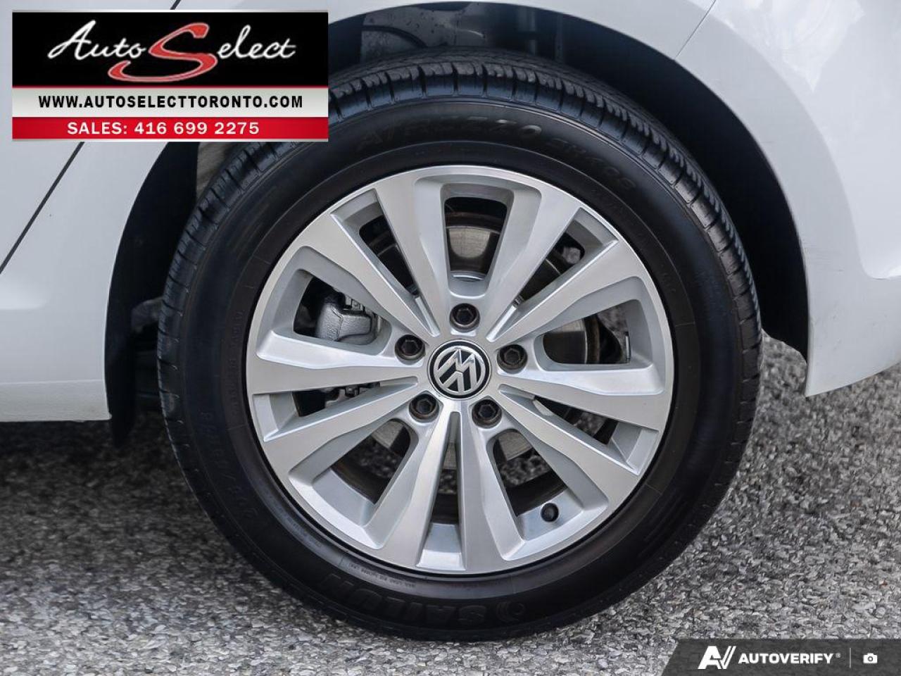 2017 Volkswagen Golf Highline Apple Carplay - Leather - Sunroof - Clean Carfax Photo