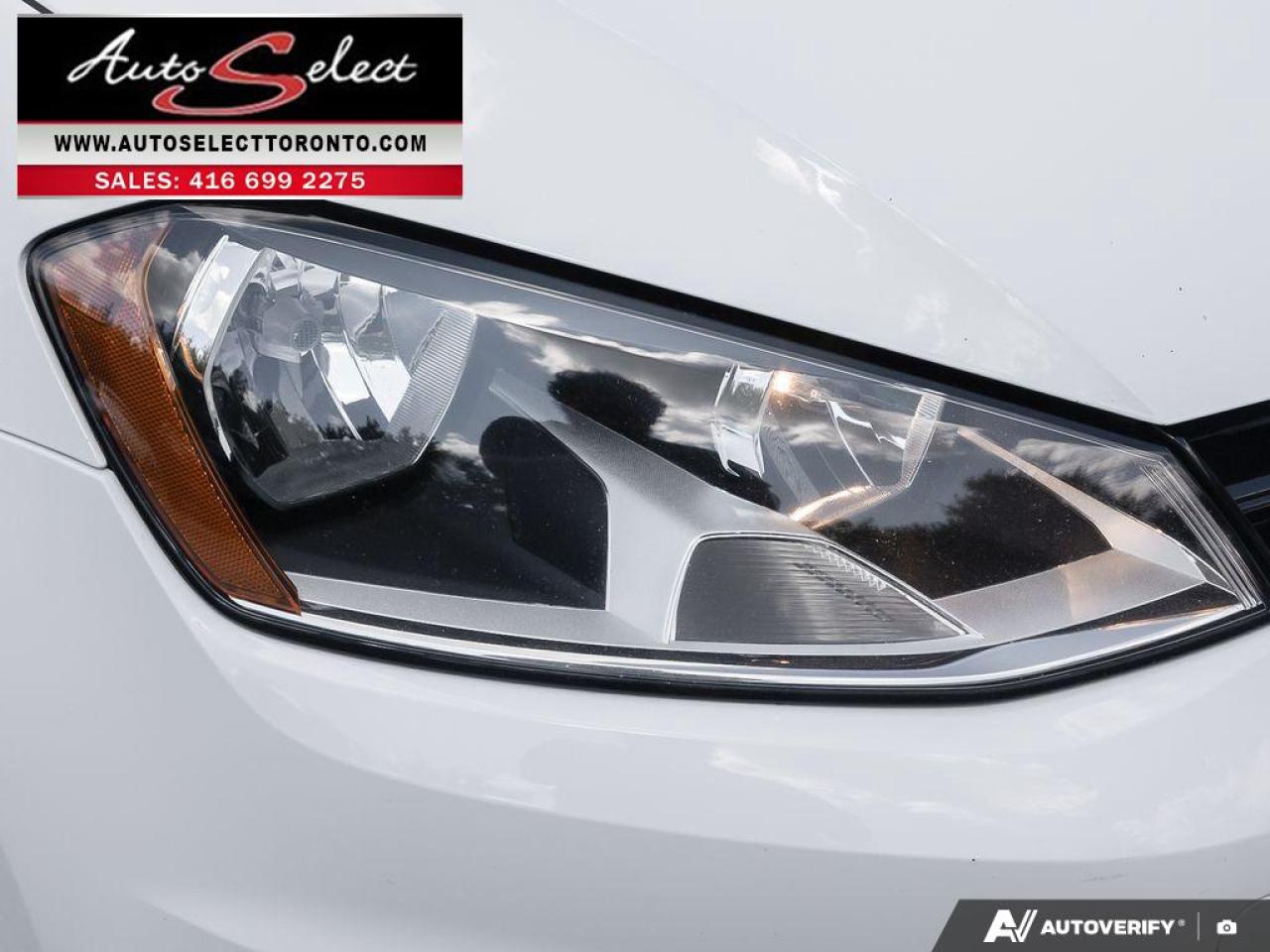 2017 Volkswagen Golf Highline Apple Carplay - Leather - Sunroof - Clean Carfax Photo