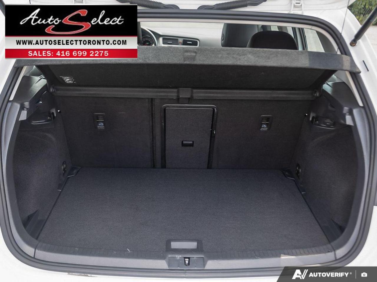 2017 Volkswagen Golf Highline Apple Carplay - Leather - Sunroof - Clean Carfax Photo