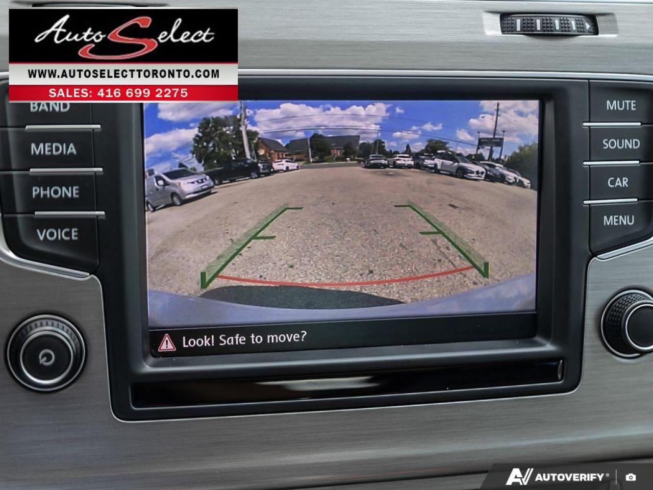 2017 Volkswagen Golf Highline Apple Carplay - Leather - Sunroof - Clean Carfax Photo