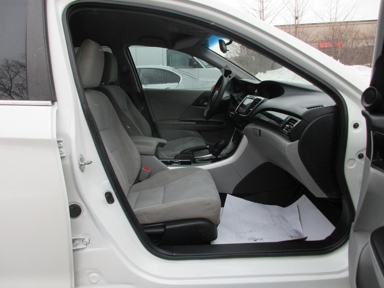 2016 Honda Accord LX Photo