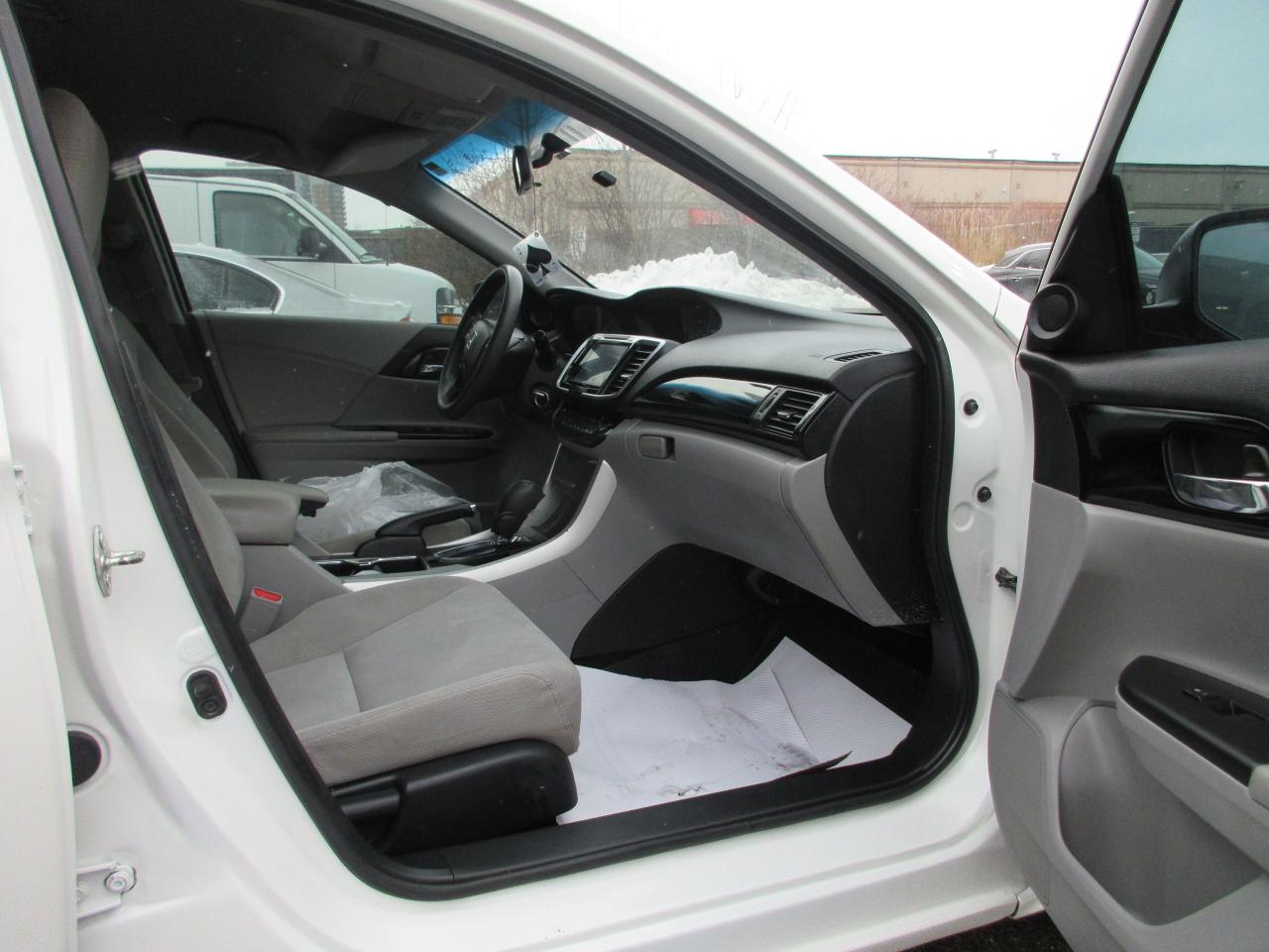 2016 Honda Accord 4DR I4 CVT LX Photo