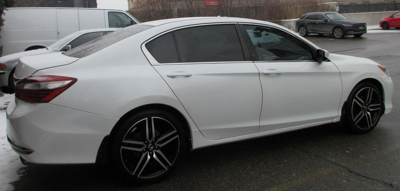 2016 Honda Accord LX Photo