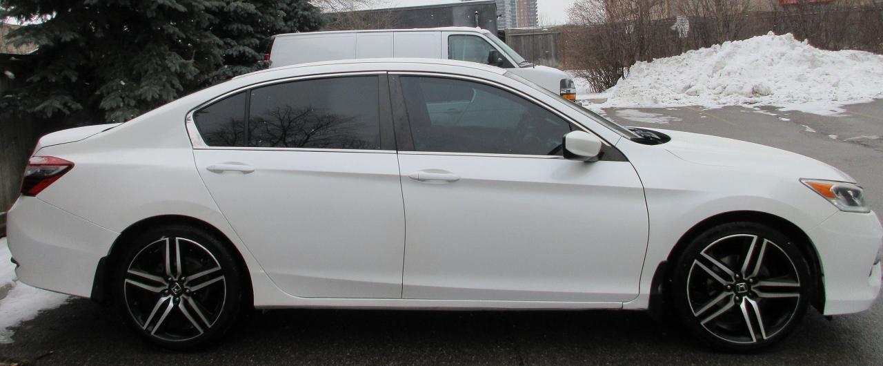 2016 Honda Accord LX Photo